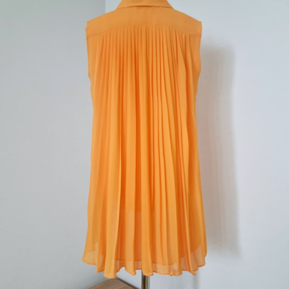 케네스레이디 언발란스 슬리브리스 블라우스 (55) 상태최상/1회착 상품이미지3