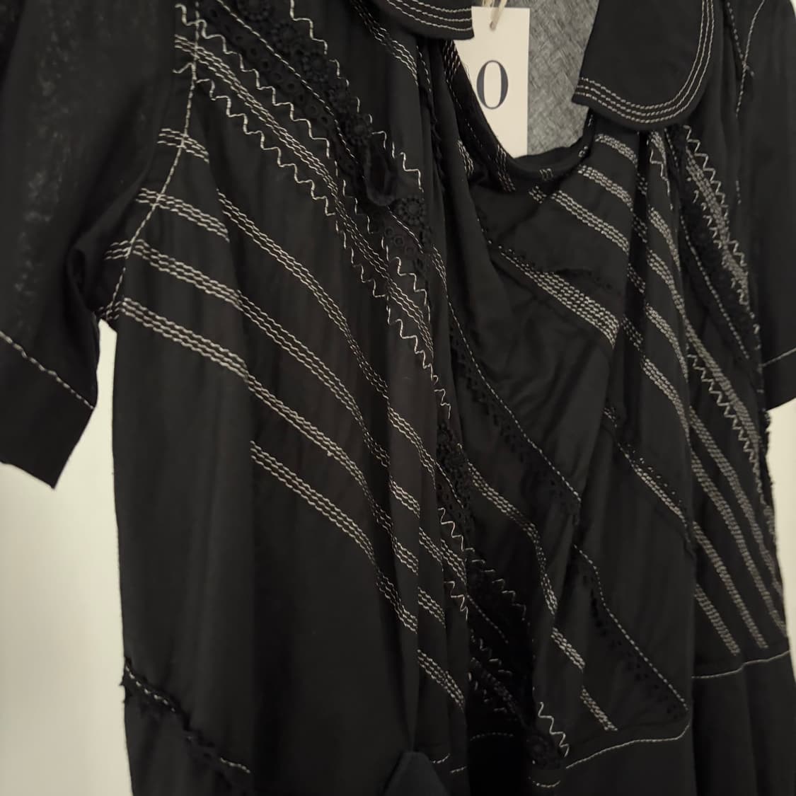 Diagonal Glitter Embroidered Blouse 상품이미지6