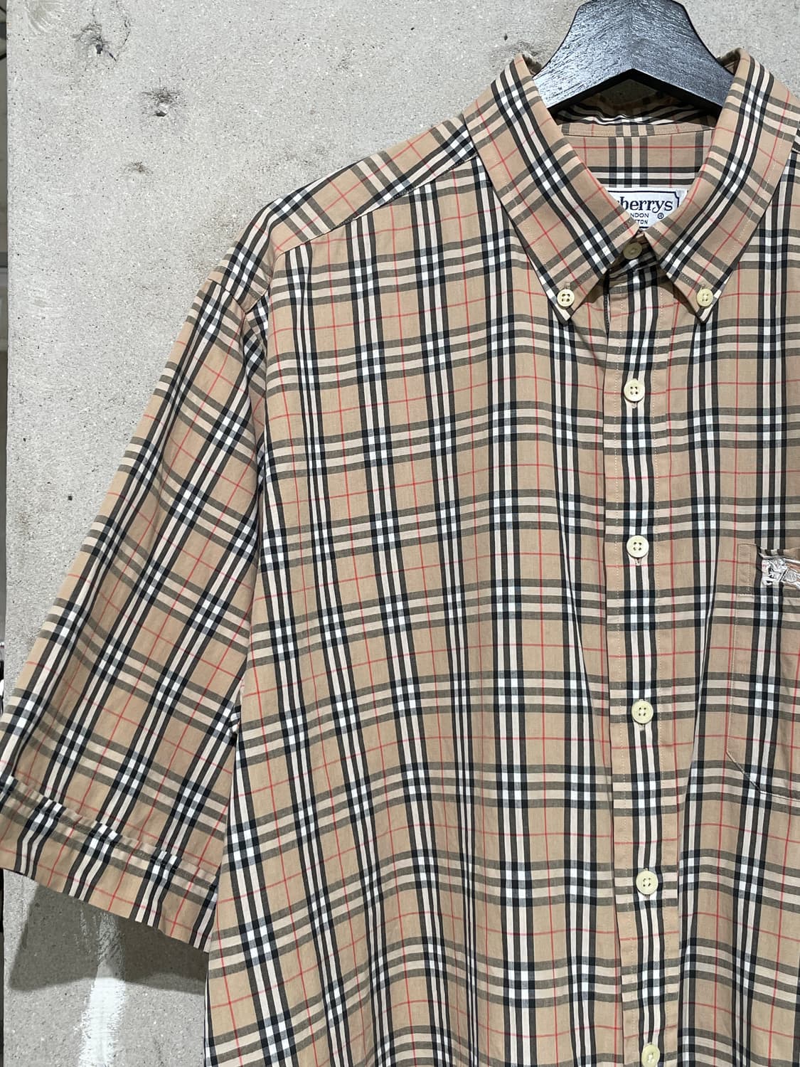 버버리 베이지 기마로고 싱글 포켓 하프 셔츠 상품이미지2