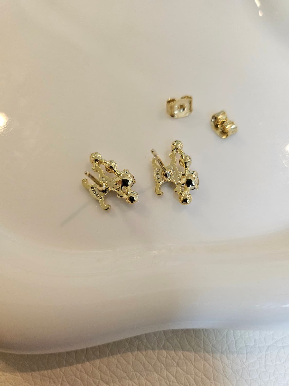 셀린느 업사이클링 트리옹프 큐빅 진주 골드 귀걸이 상품이미지5