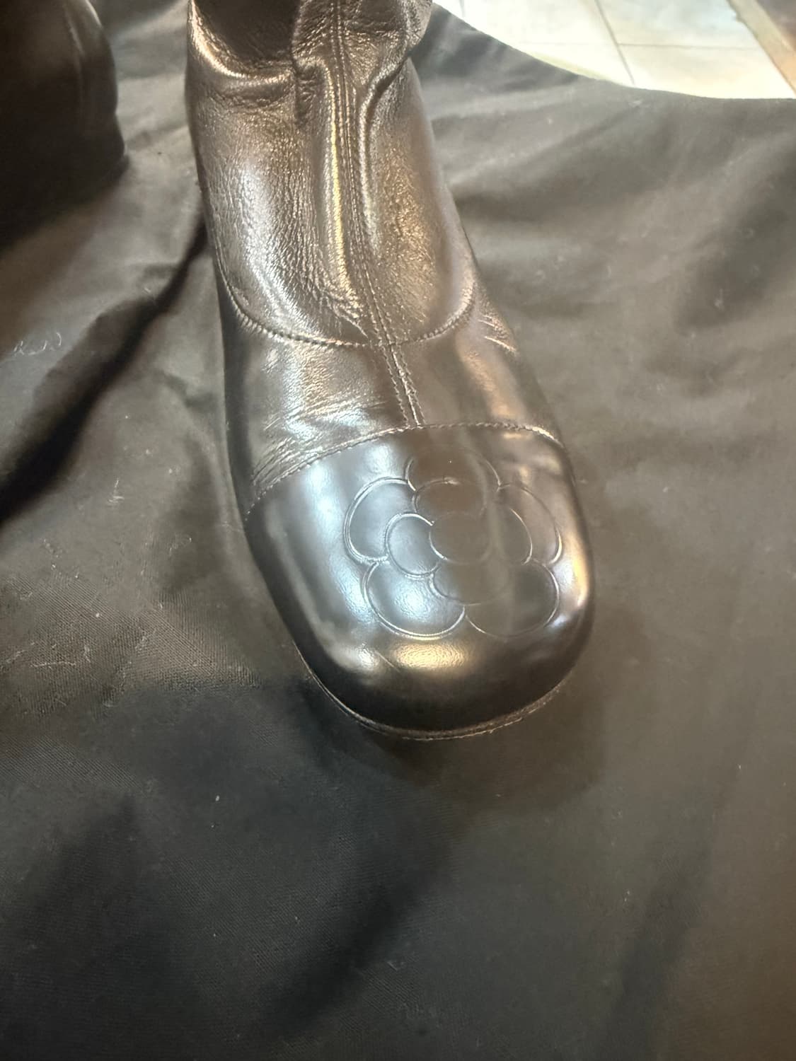 36반/230 정품 샤넬 까멜리아 부츠 팝니다 상품이미지2