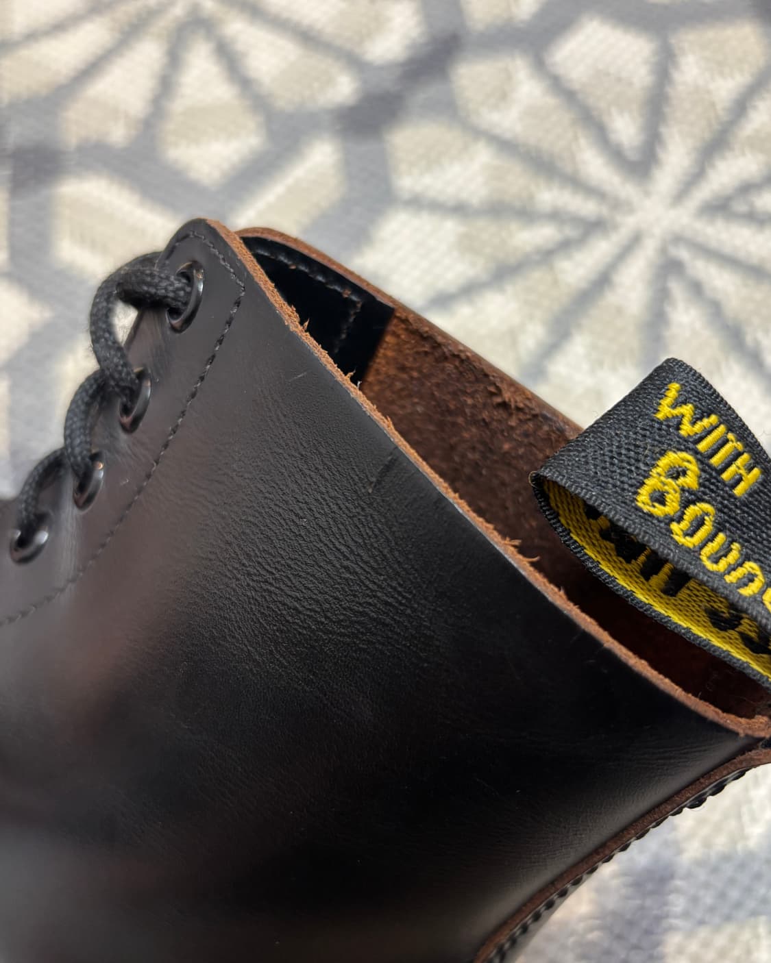 (260) 닥터마틴 1460 빈티지 MIE 8홀 레이스업 부츠 블랙 상품이미지4