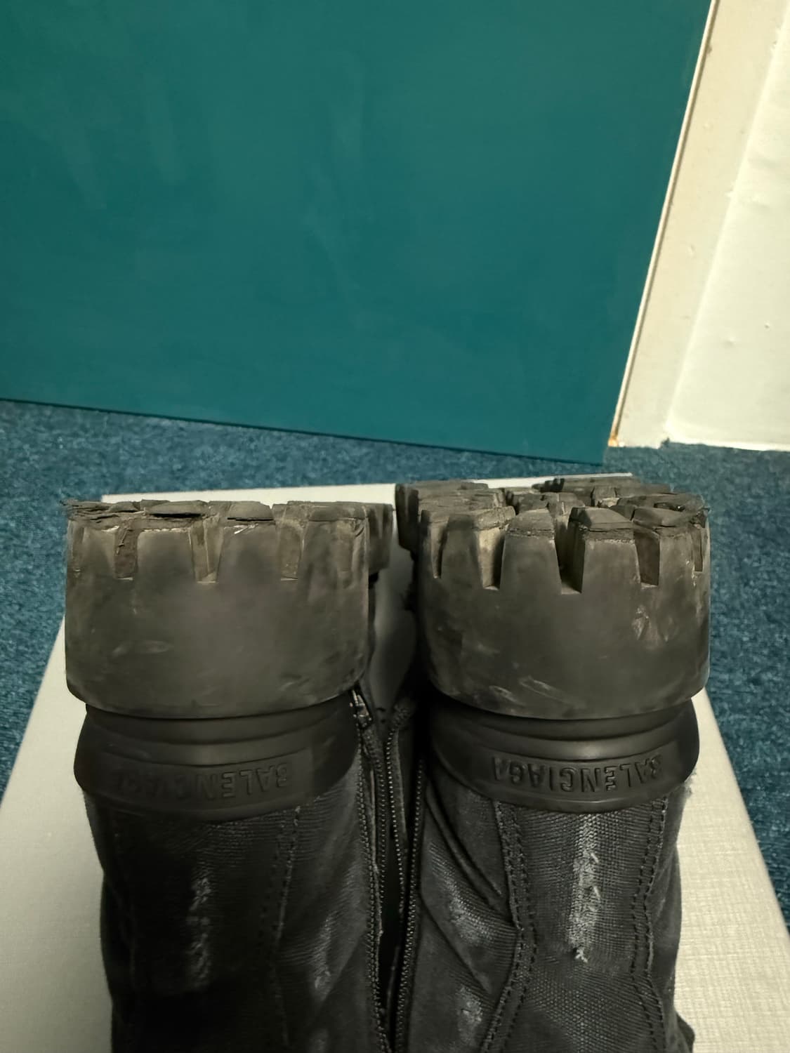 발렌시아가 컴뱃 스트라이크 부츠 블랙 상품이미지7