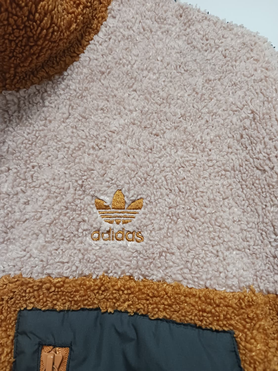 아디다스 쇼트 셰르파 자켓 상품이미지2