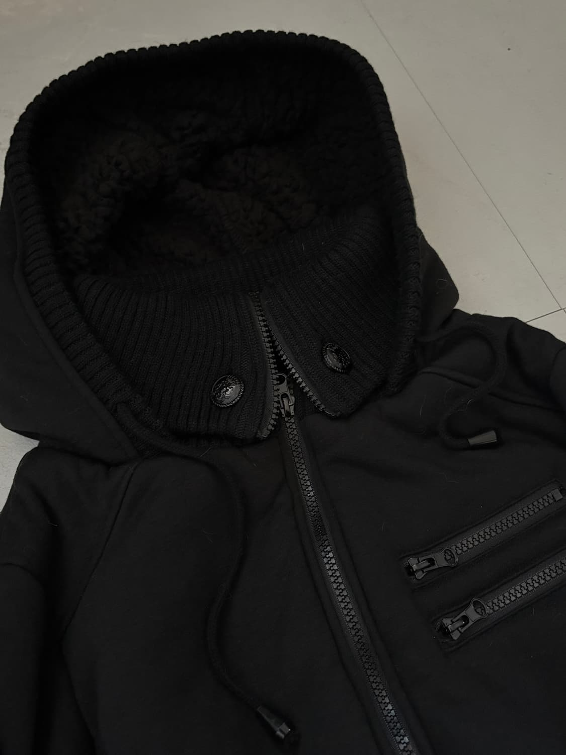 • Black High-Neck Hooded Zip-Up 상품이미지4