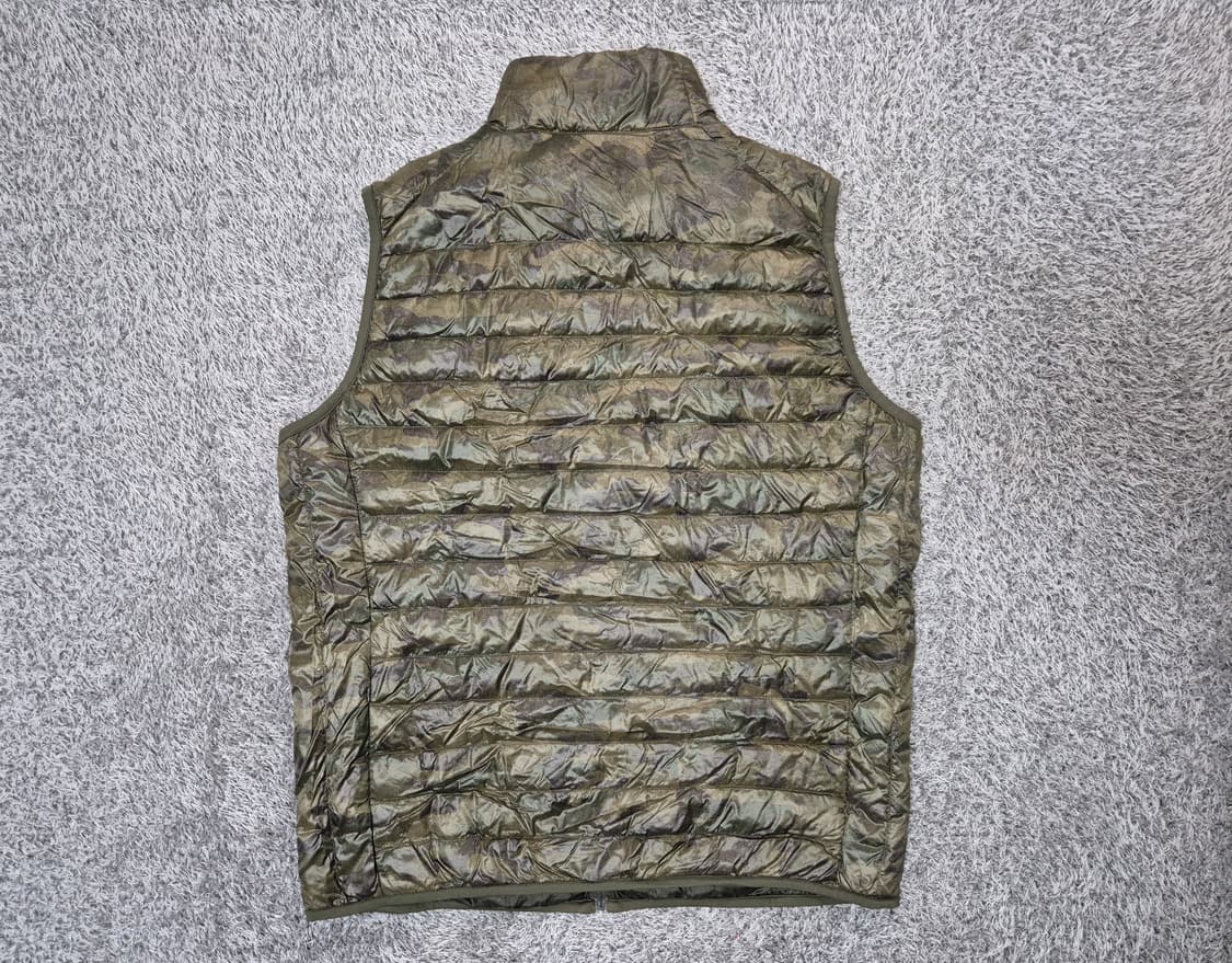 유니클로 남성 카모 경량 패딩 조끼 XL 상품이미지4
