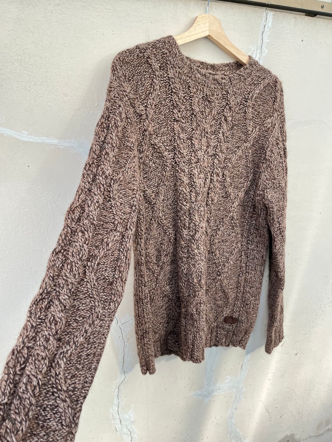 트위스트 브라운 니트 상품이미지1