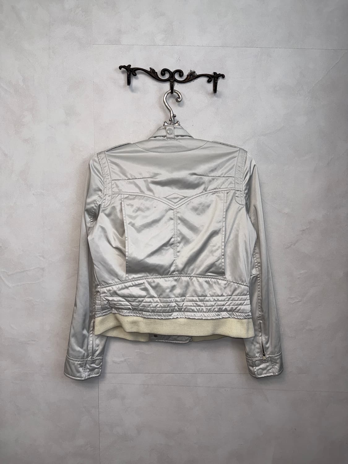 SYSTEM white satin two ways buckle jk 상품이미지3