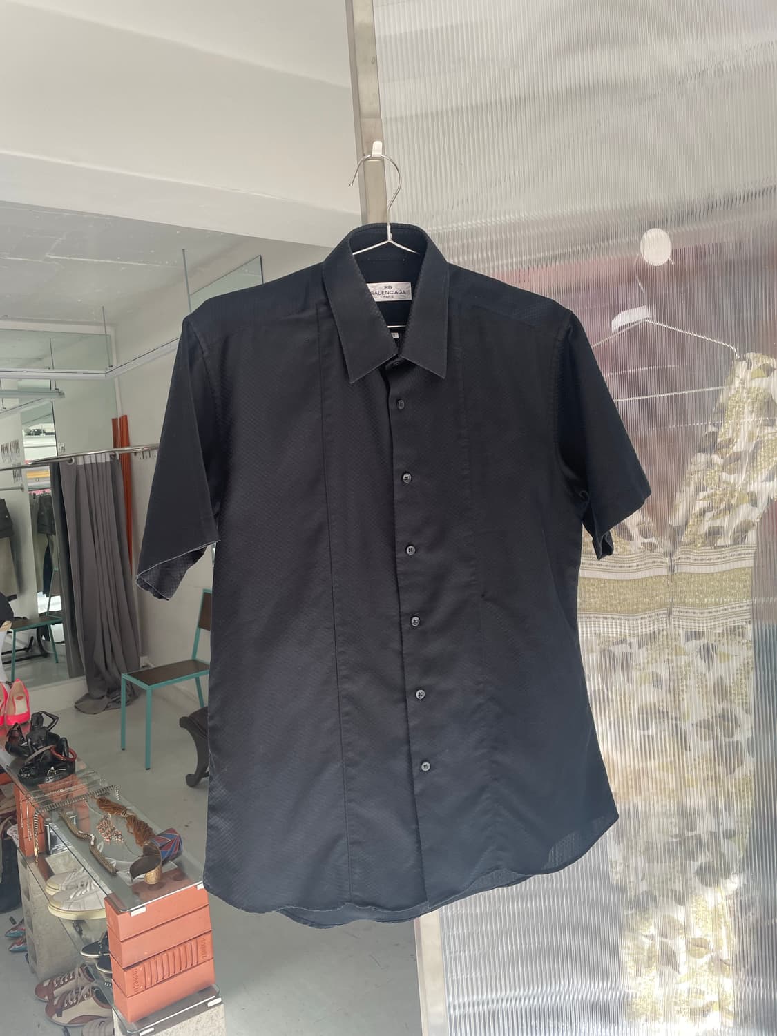 발렌시아가 엠보싱 체크패턴 블랙 하프셔츠  상품이미지1