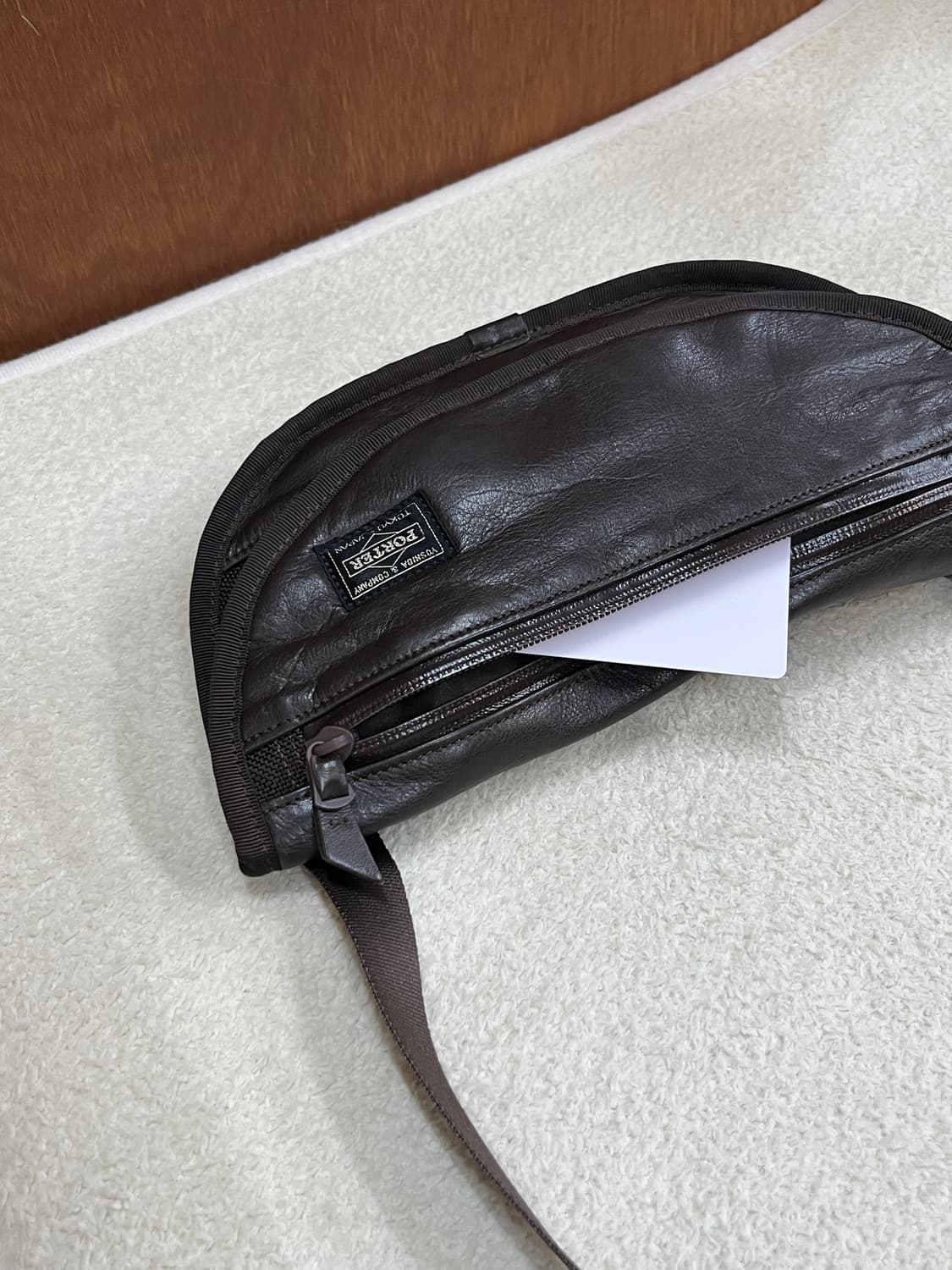 포터 가죽 크로스백 다크브라운 상품이미지5