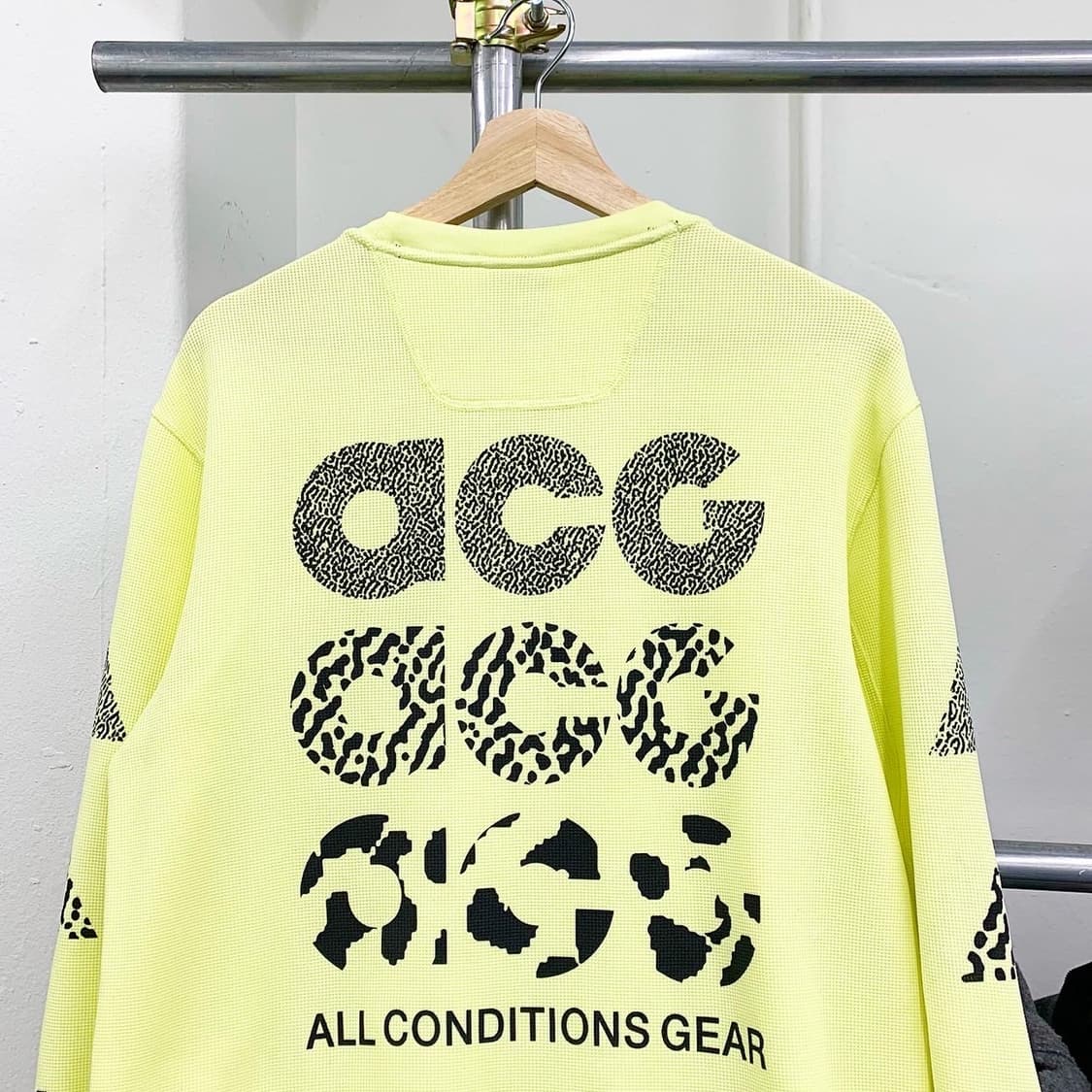 나이키 acg 네온 빅로고 롱슬리브 상품이미지1