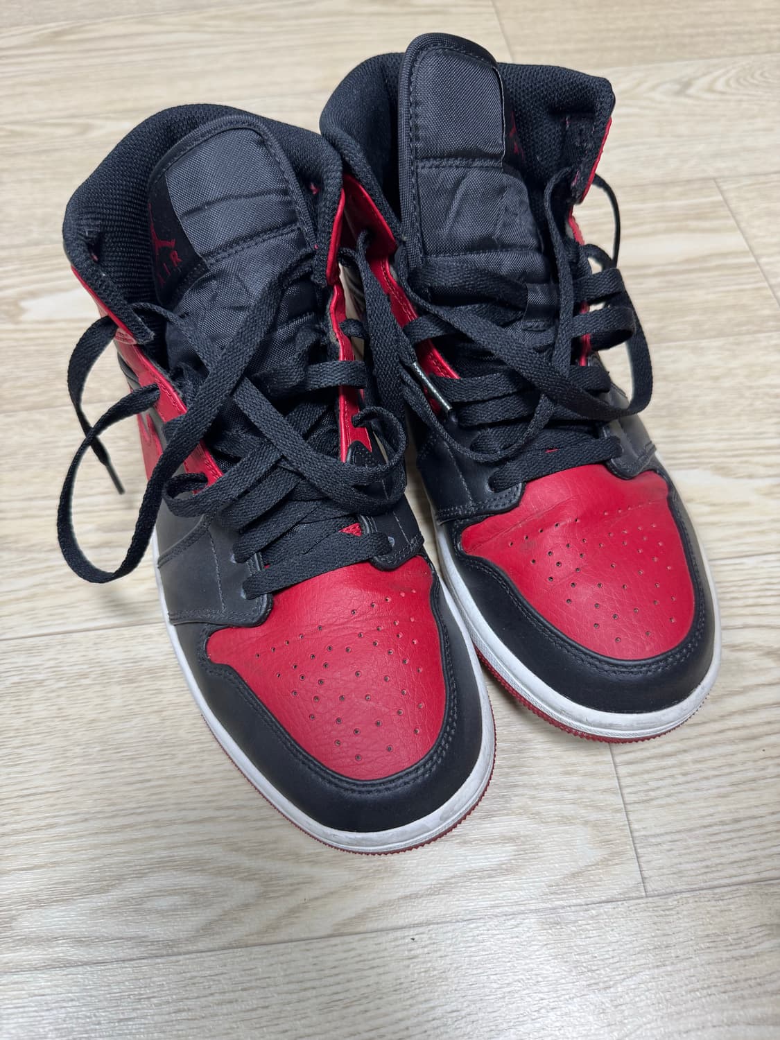 조던 1 미드 브레드 판매 합니다. 상품이미지1