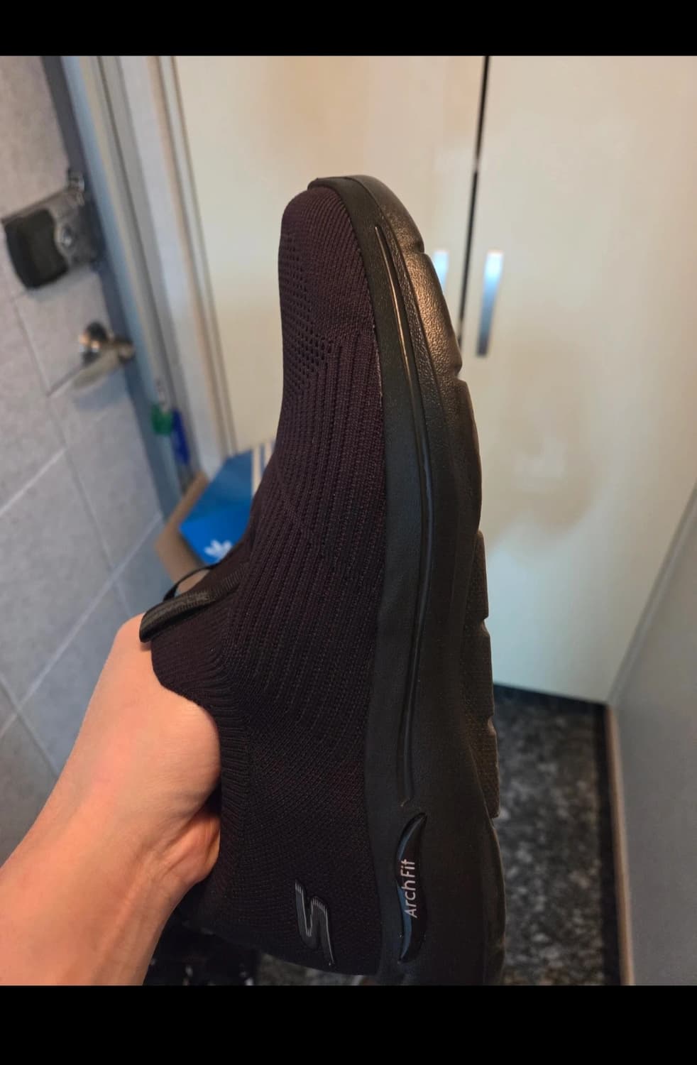 스케쳐스 아치핏 블랙 슬립온 운동화 상품이미지4