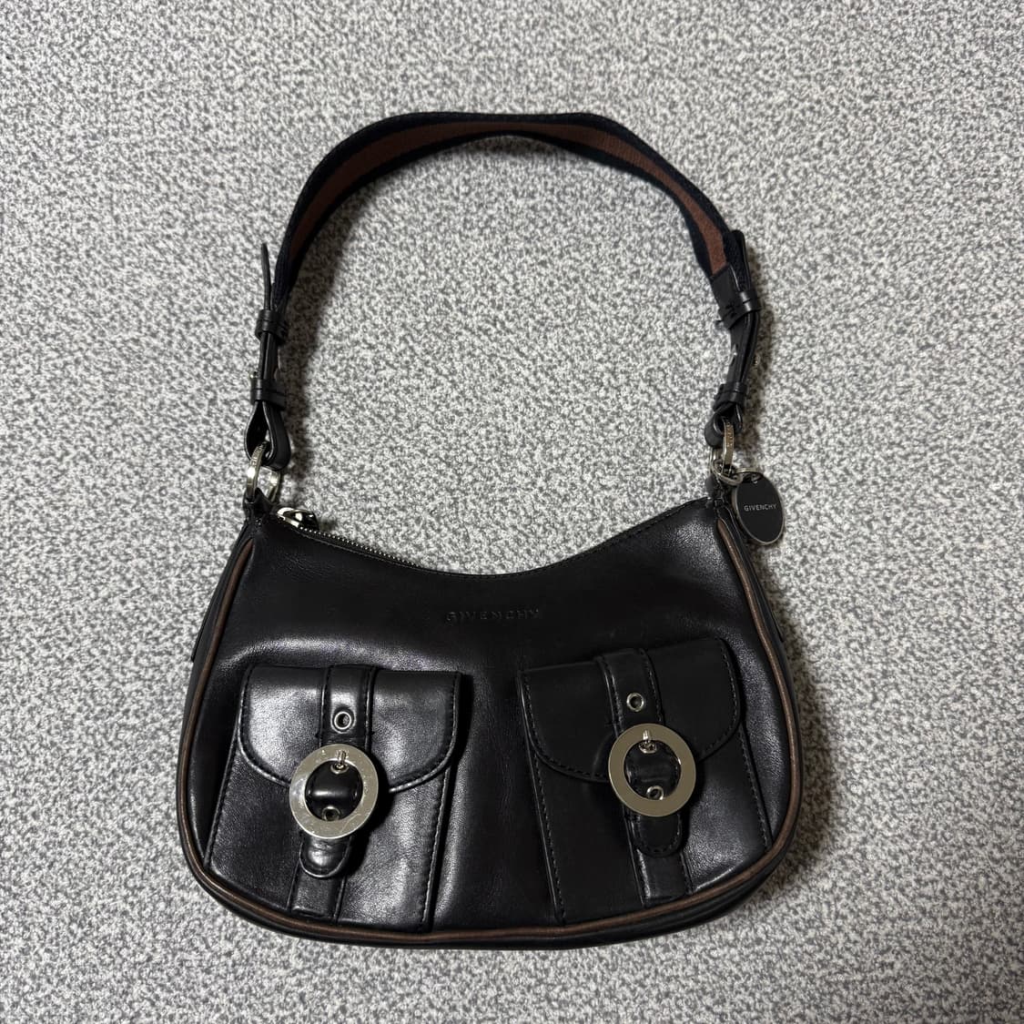 지방시 레더 크로스백 상품이미지3