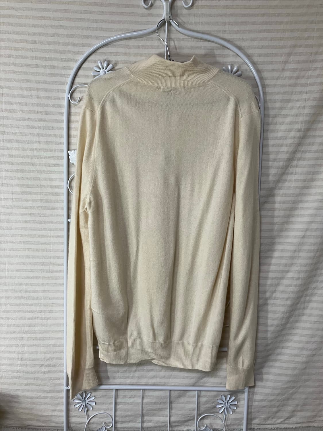 아이보리 하프집업 니트603 아이보리 색상의 하프집업 니트입니다. 은은한 상품이미지2