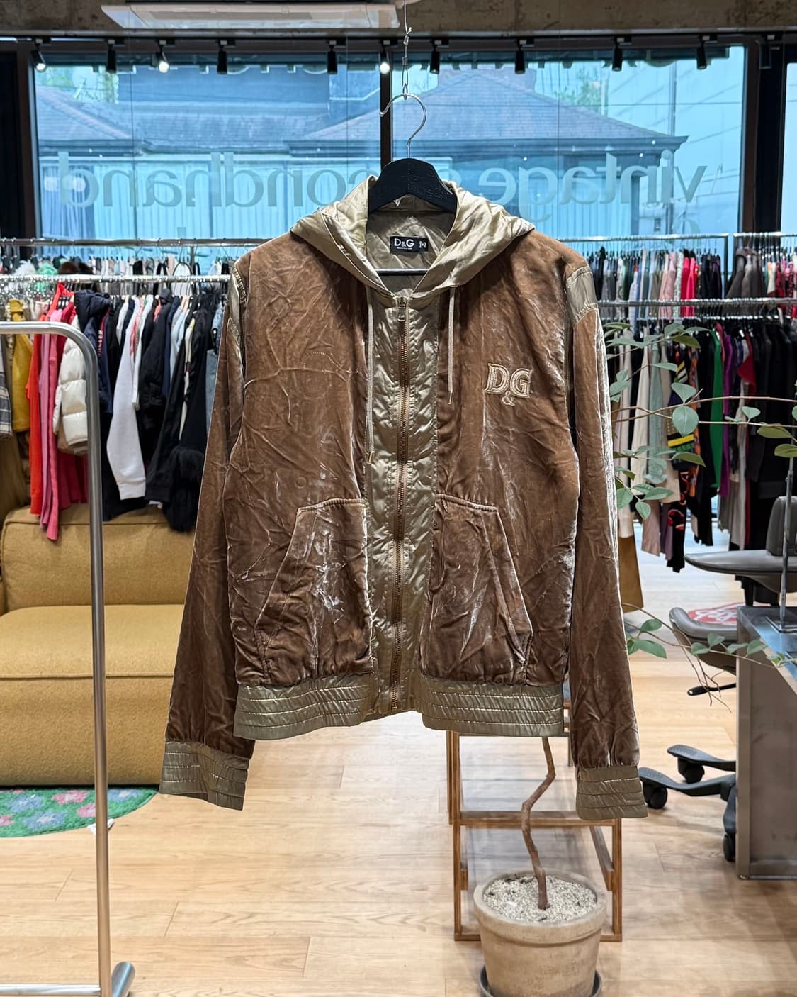 돌체앤가바나 브라운 로고자수 벨벳 후드 집업  상품이미지1