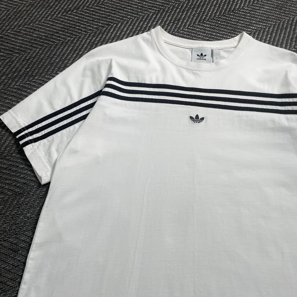 아디다스 오리지날 센터로고 화이트 반팔 티셔츠o 4685 상품이미지2