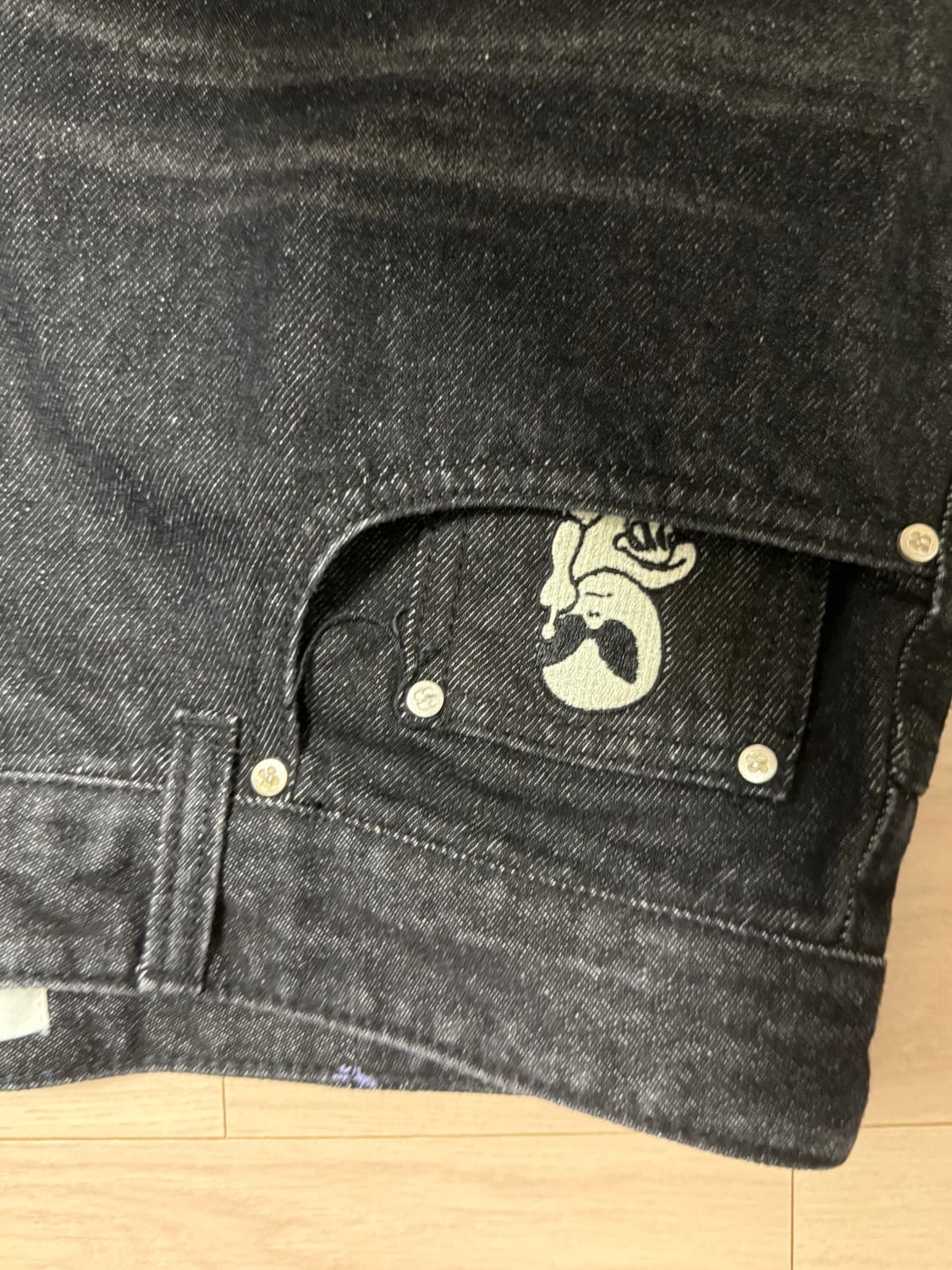 후드후드 자수 프린팅 데님팬츠 블랙 상품이미지3