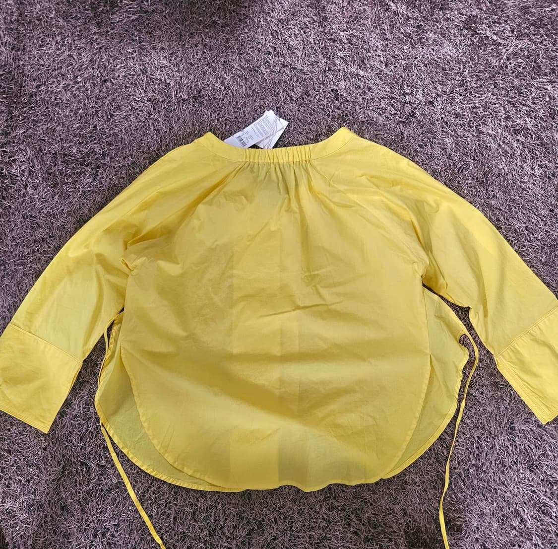 쥬시쥬디 라인 스트렙 블라우스
90 size
 상품이미지6