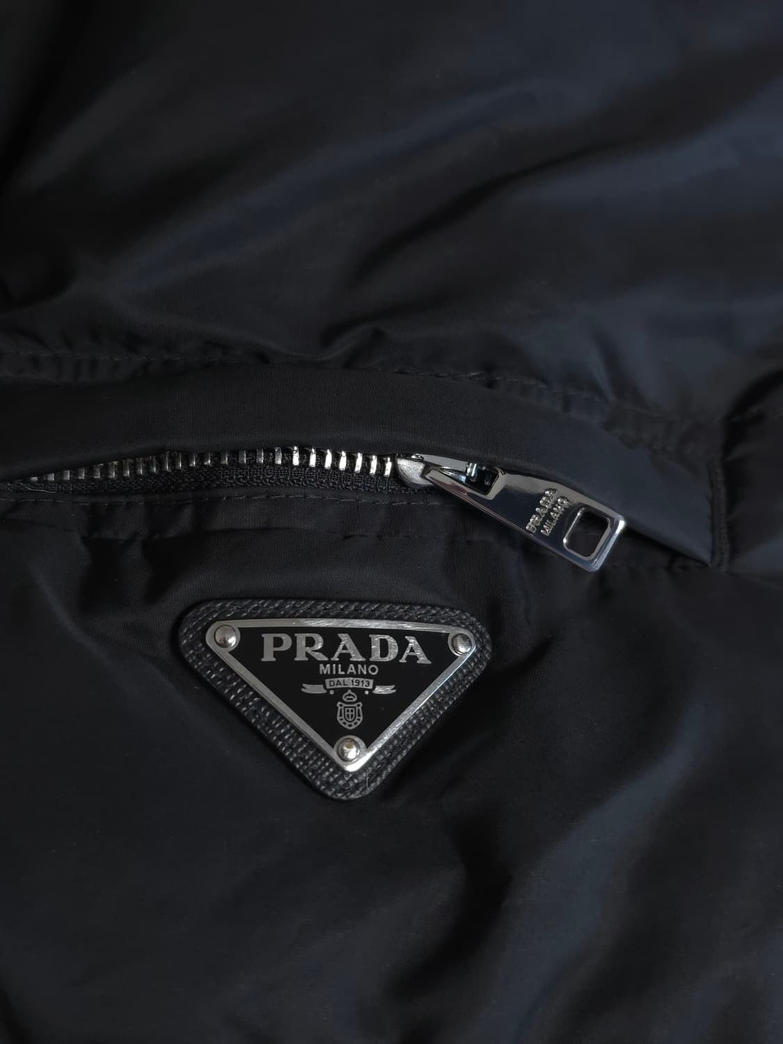 [54] 프라다 리나일론 숏패딩 블랙(SGB112) 상품이미지3