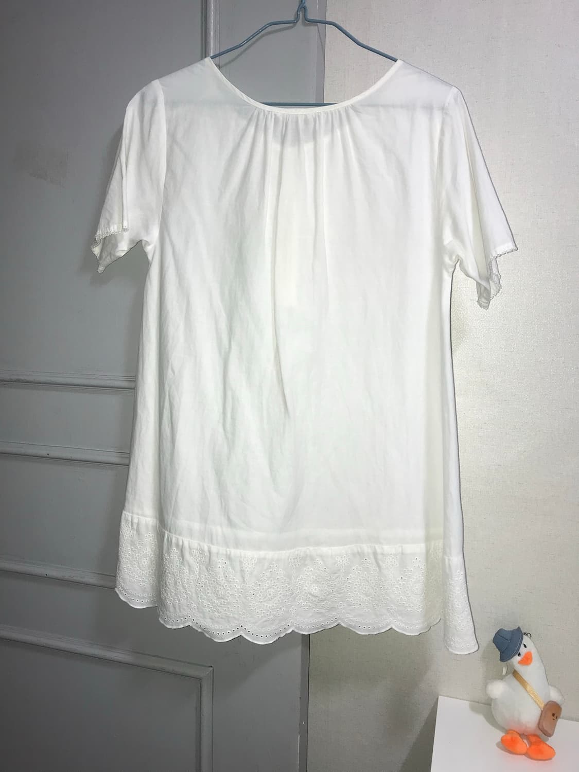 펀칭 밑단 반팔 블라우스 상품이미지3