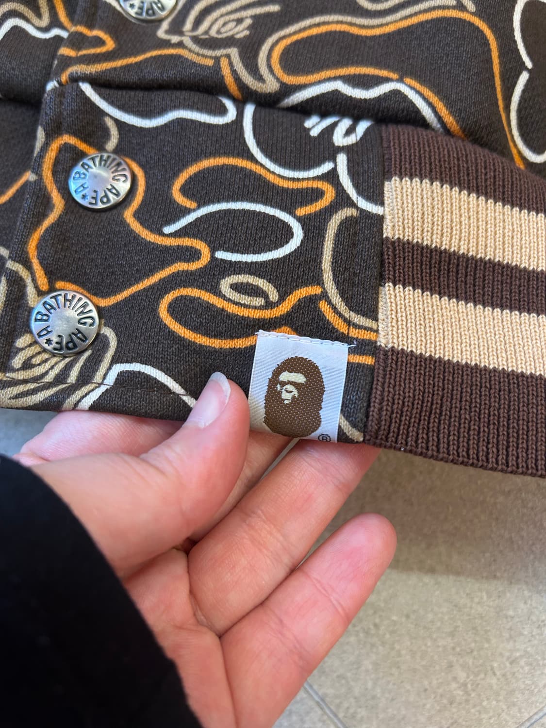 베이프 네온 카모 바시티 자켓 상품이미지5