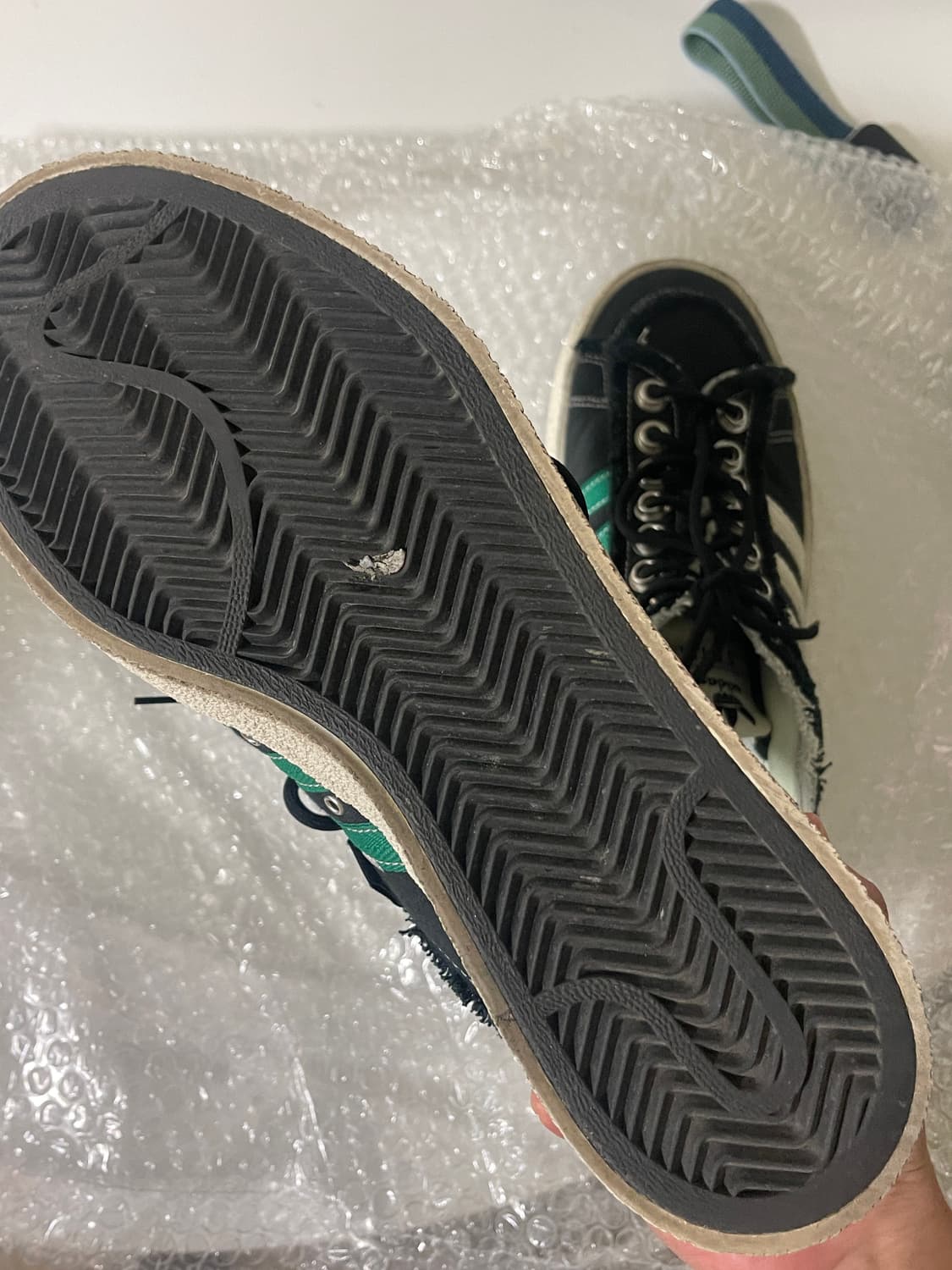 아디다스 x 송 포 더 뮤트 캠퍼스 80s (블랙 275) 상품이미지8