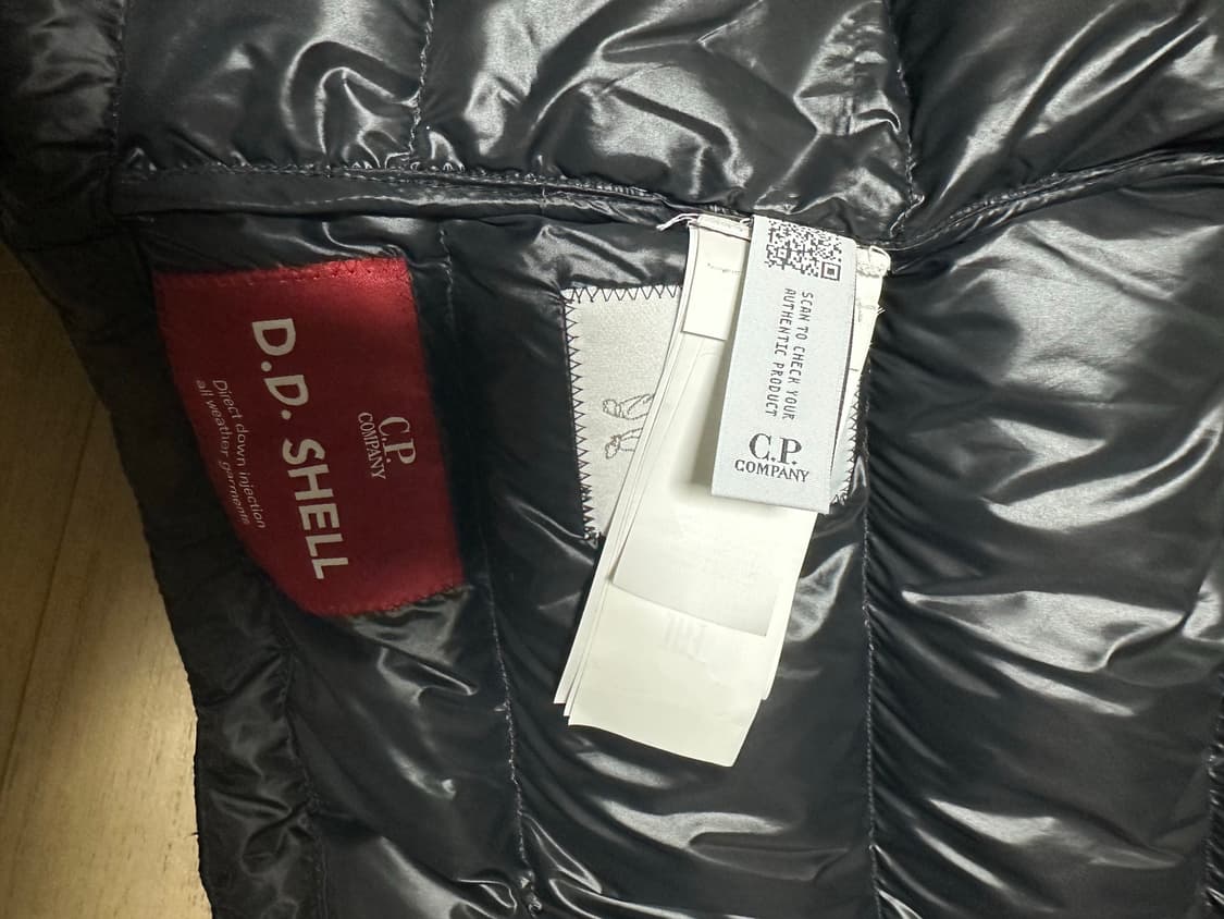 Cp컴퍼니 dd쉘 패딩 블랙 L 상품이미지2