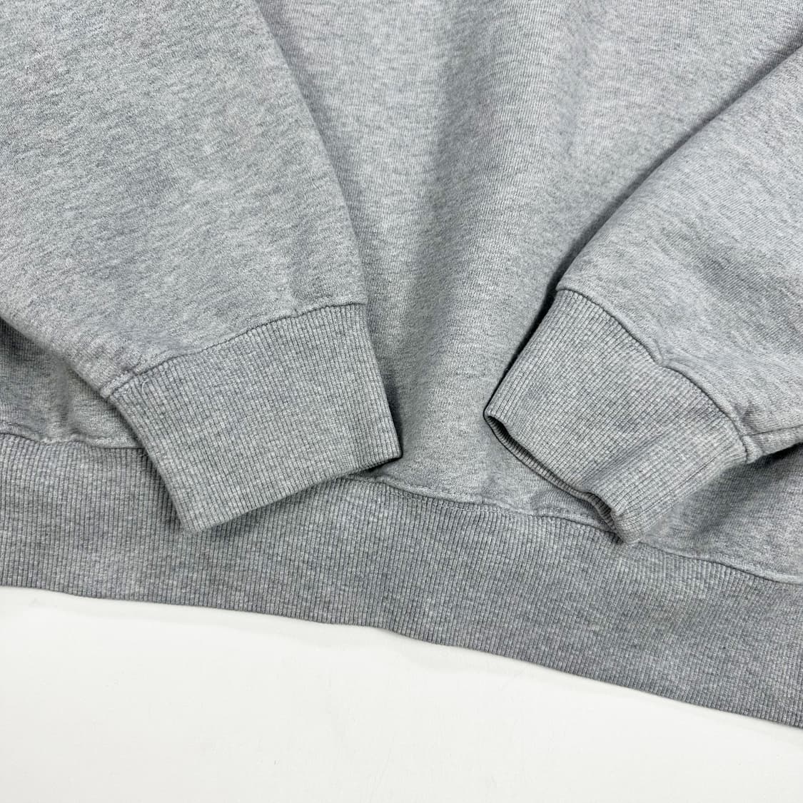 디스이즈네버댓 이니셜 자수 그레이 맨투맨 (L) 상품이미지4