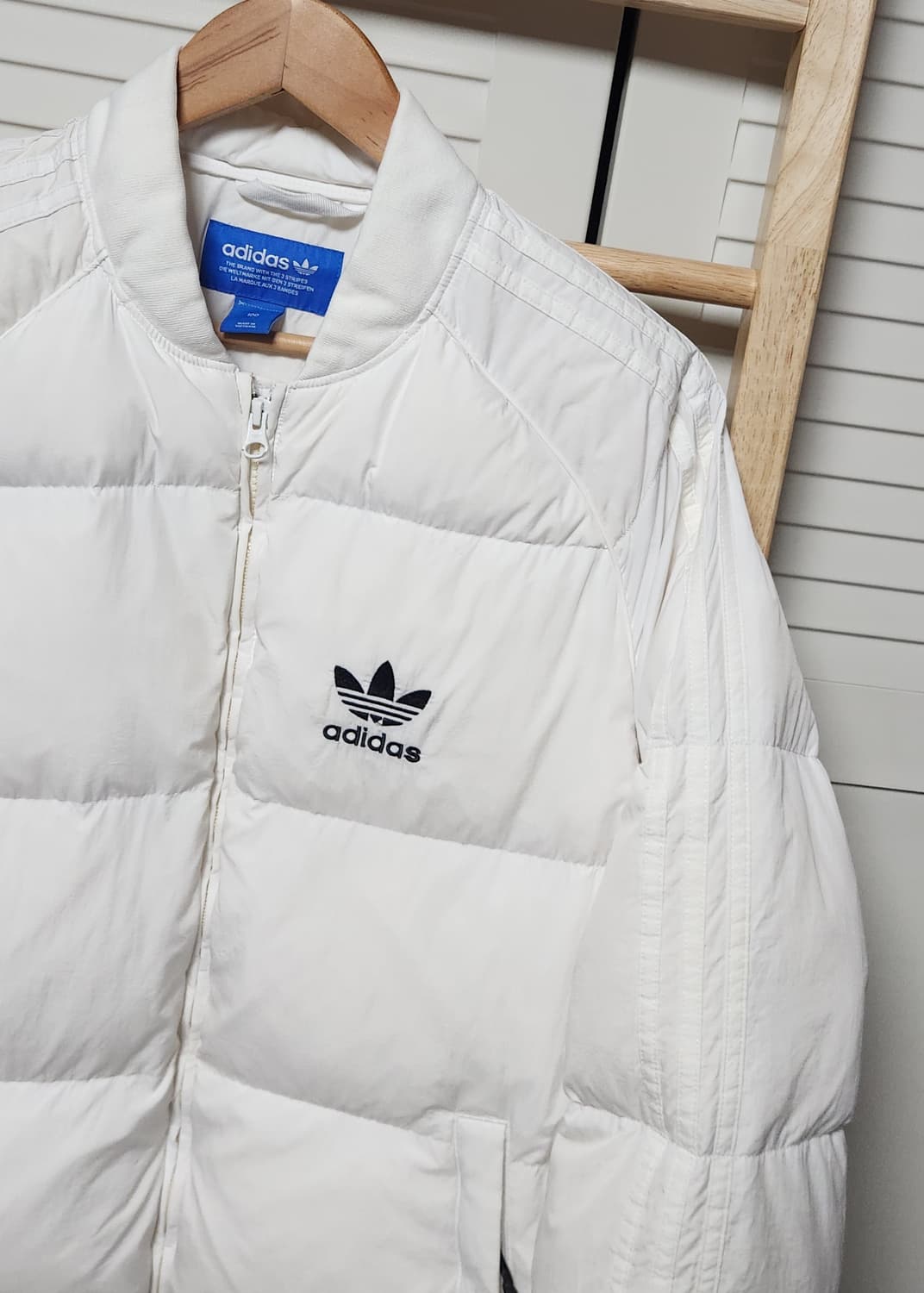 아디다스 화이트 삼선 슈퍼스타 푸퍼 패딩 자켓 상품이미지4