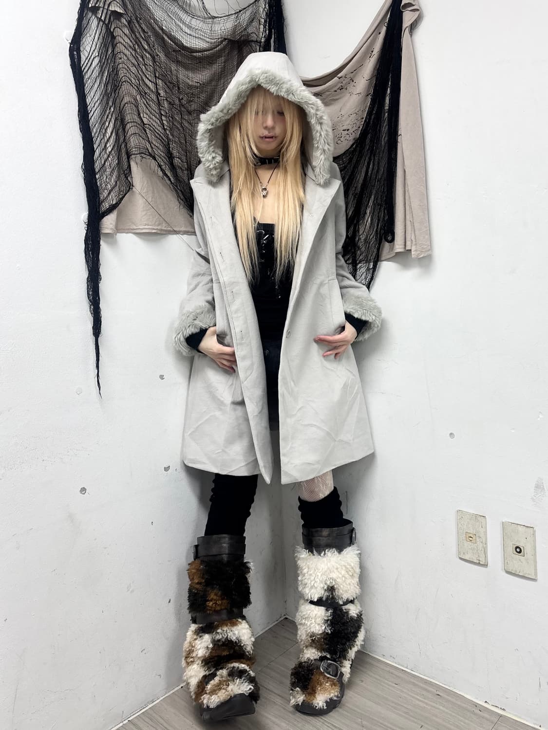 Grey Fur Hoodie Long Coat 상품이미지1