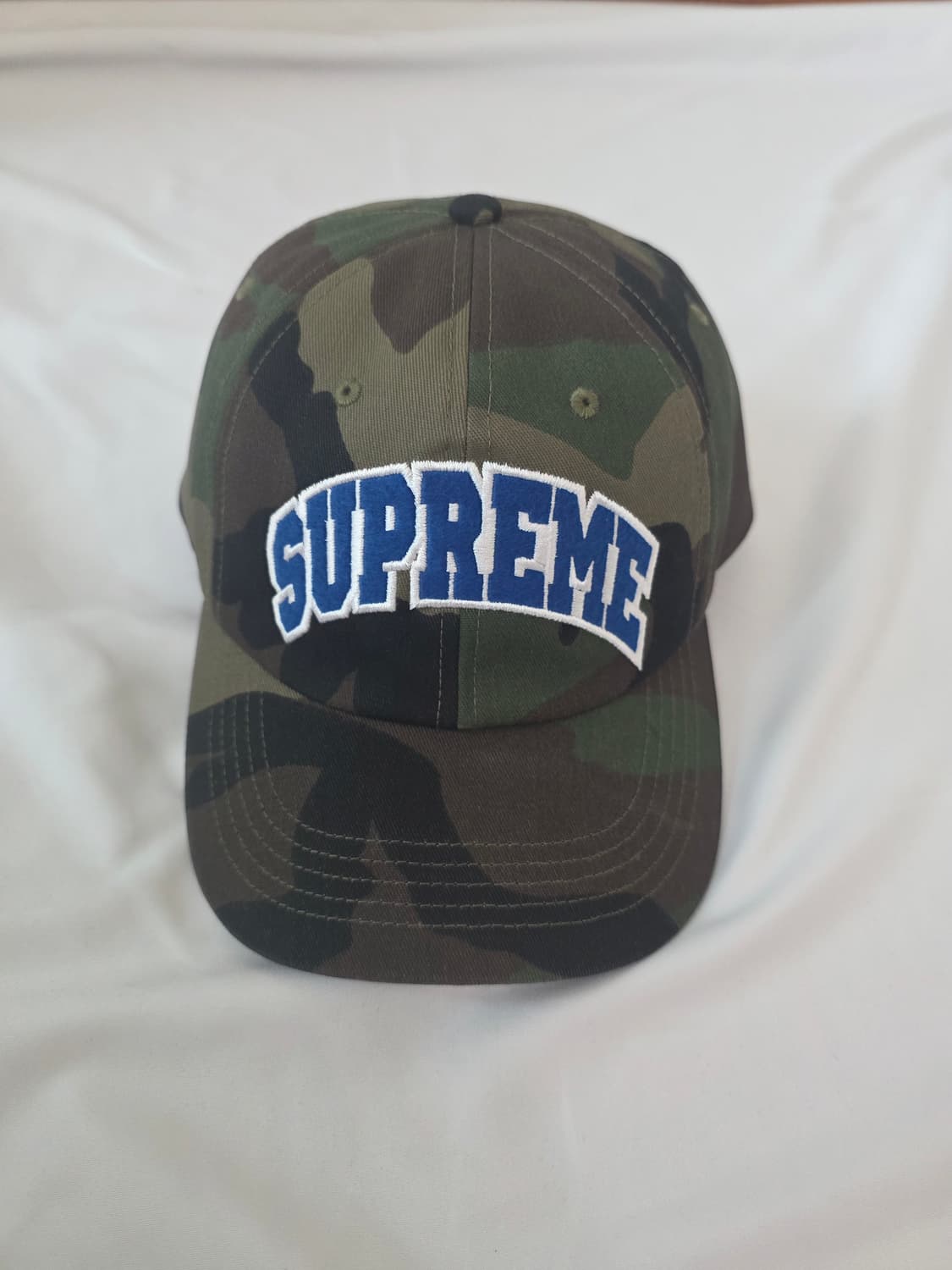 슈프림 펠트 아크 6-패널 우드랜드 카모 상품이미지1