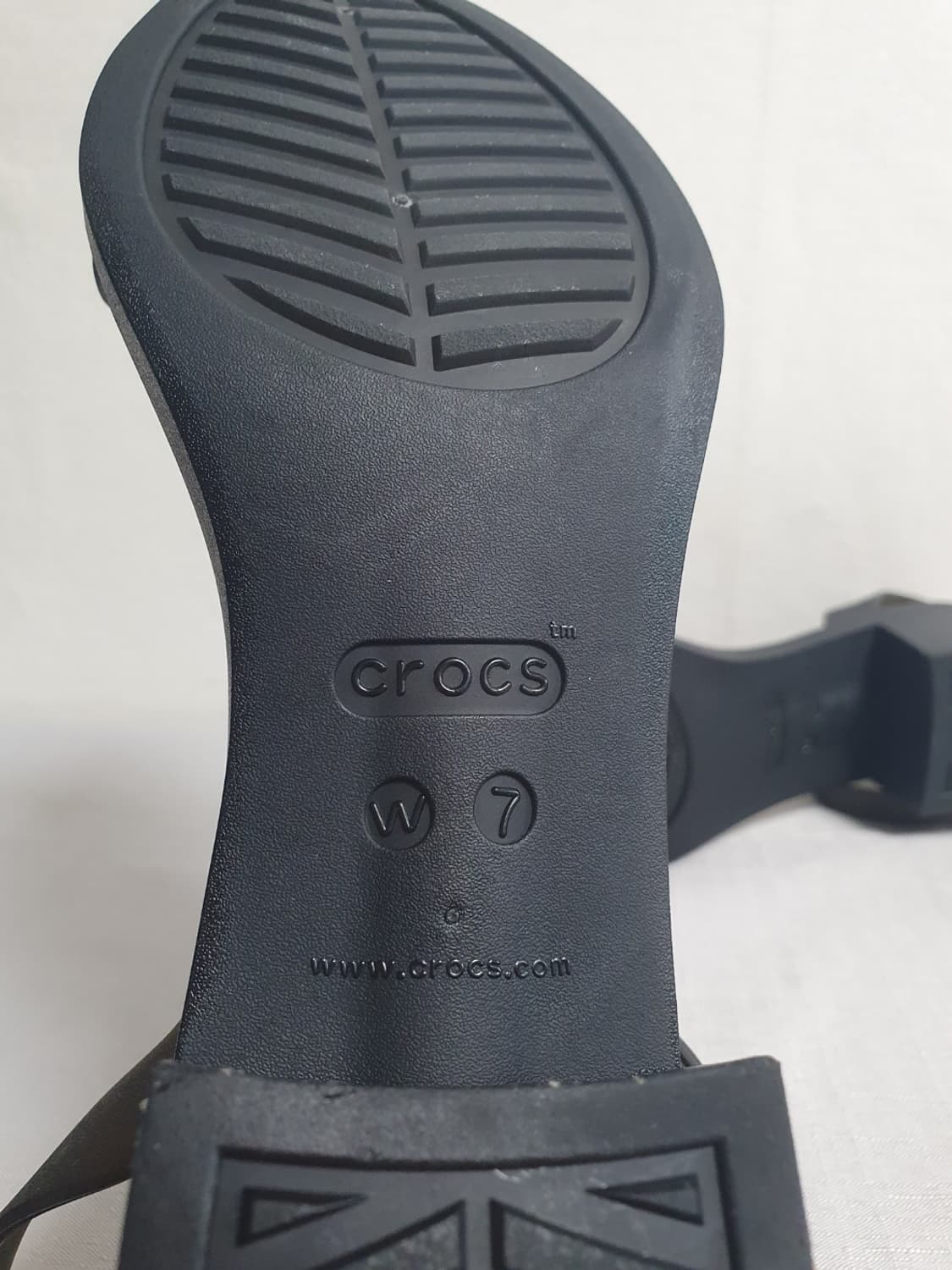 240mm 크록스 이자벨라 블록힐 샌들 클리어 블랙 상품이미지9
