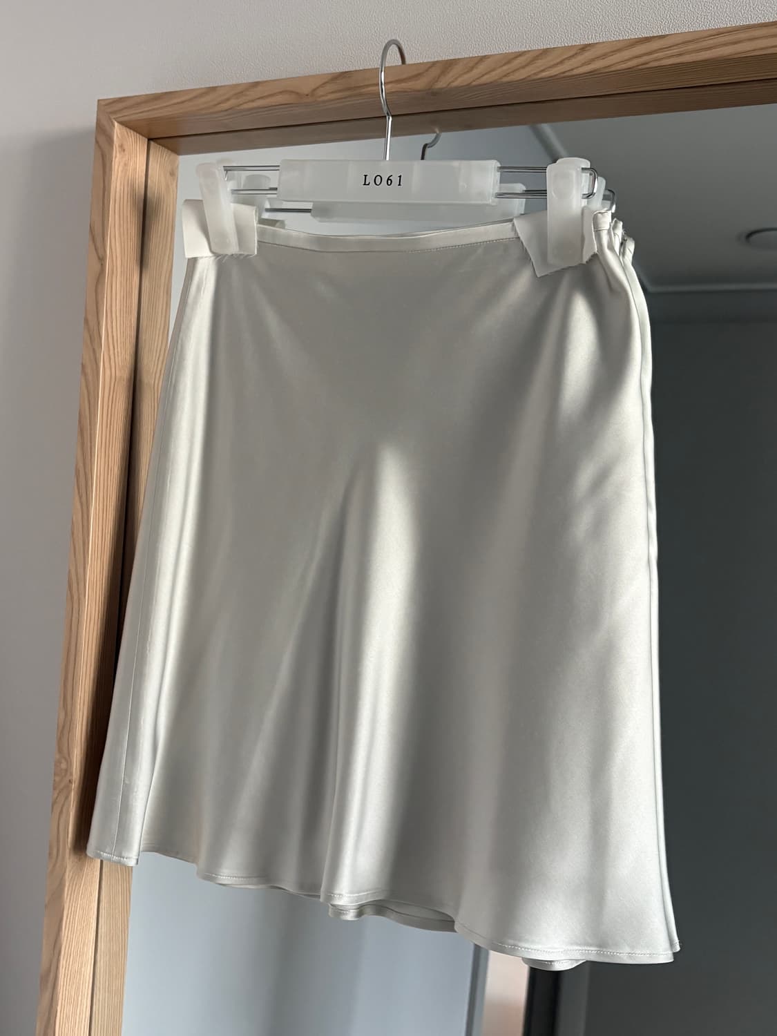 Lo61 fiora satin skirt (새상품) 상품이미지4