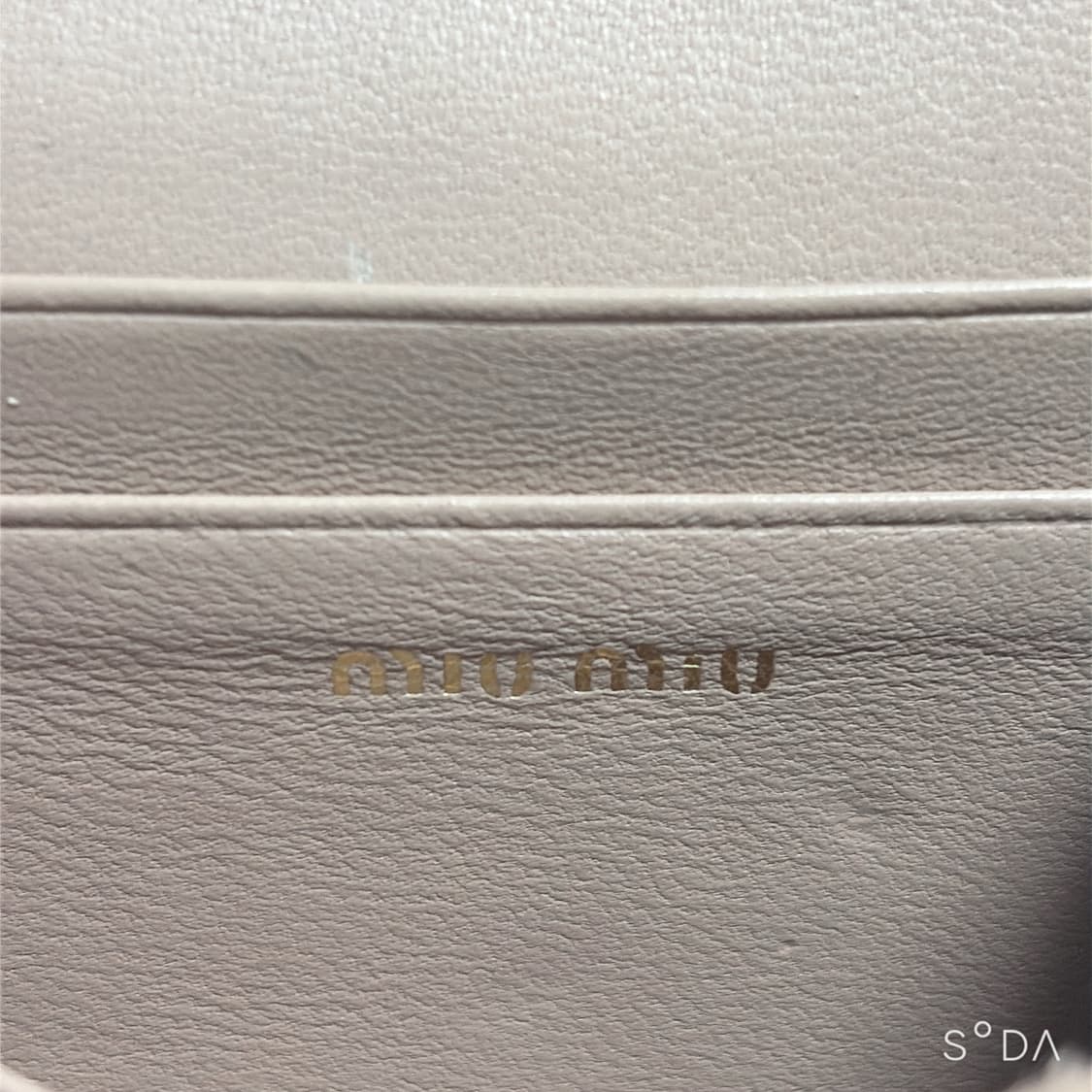 미우미우 마테라쎄 반지갑 상품이미지9