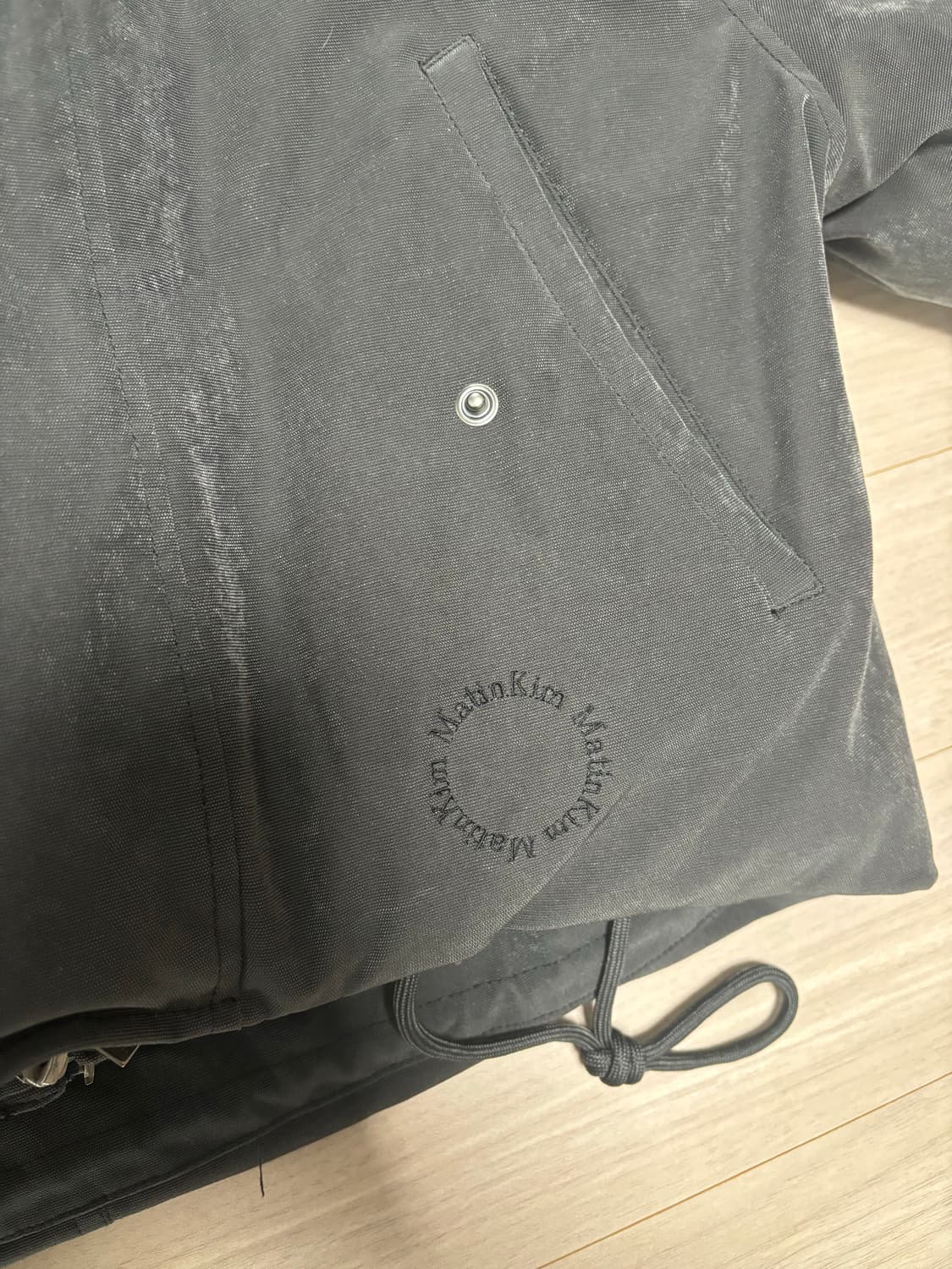 마뗑킴 레이어드 후디 봄버 다운 점퍼 차콜 상품이미지3