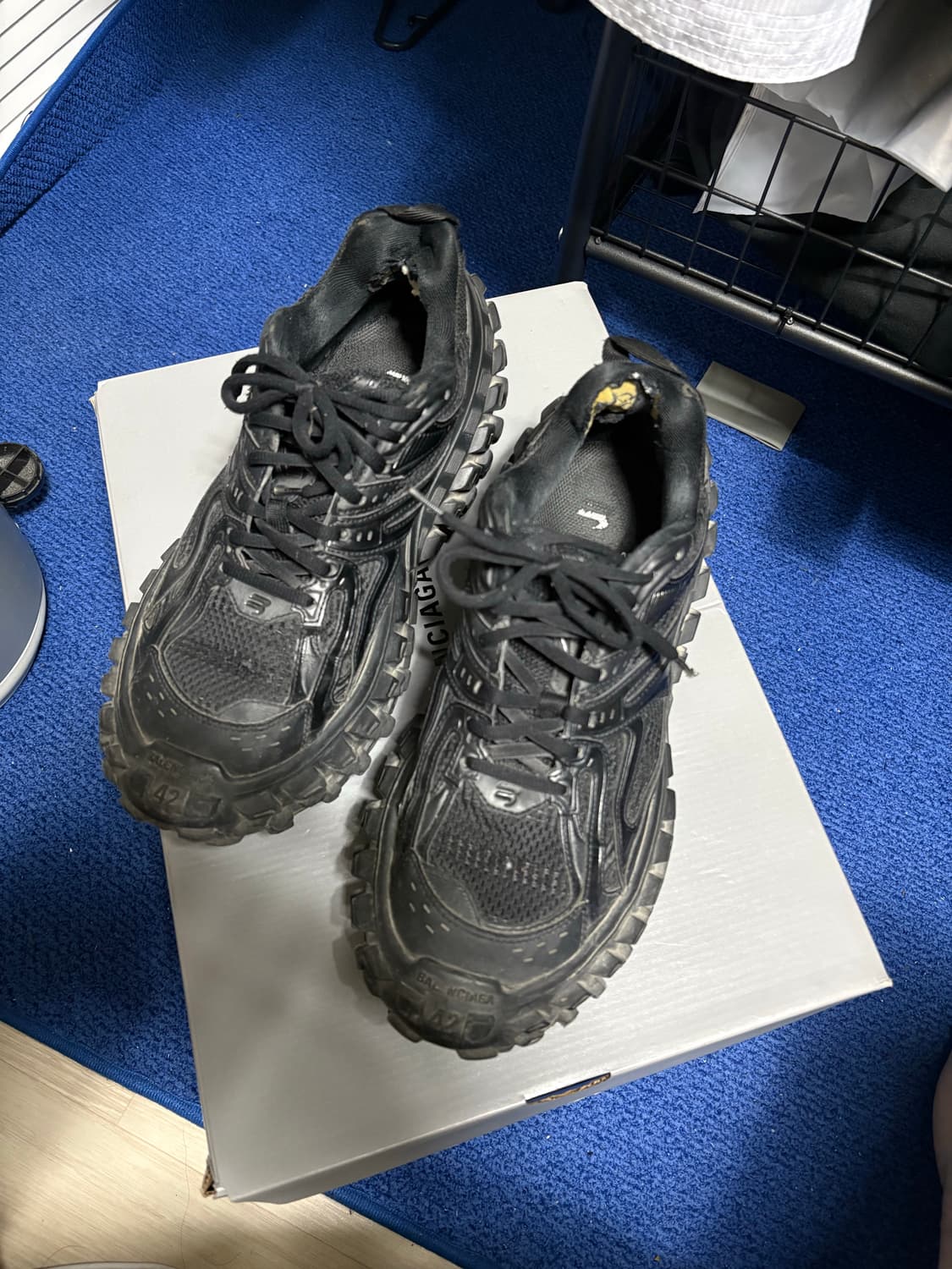 발렌시아가 디펜더 42 상품이미지1