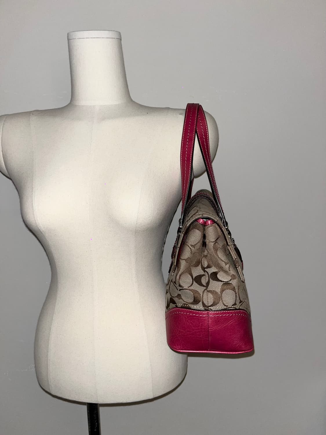 📦2000s Coach Hot Pink shoulder bag 상품이미지4