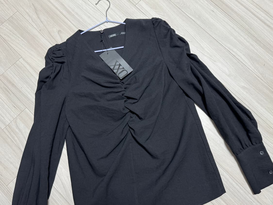 (택ㅇ, 새상품) 미쏘 브이넥 셔링 블라우스 상품이미지4