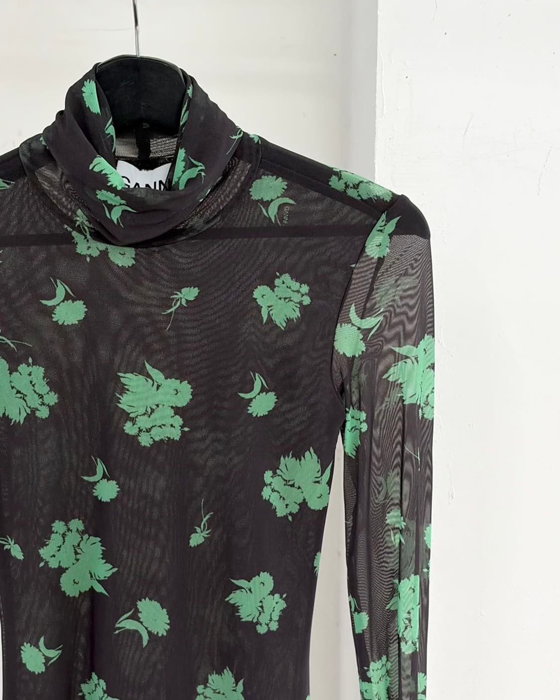 가니 블랙 프린트 메쉬 터틀넥 티셔츠  상품이미지3