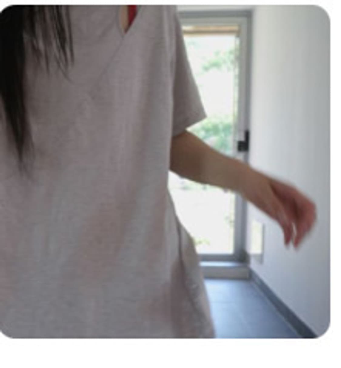 애프터먼데이 홀 백리스 티셔츠  상품이미지1