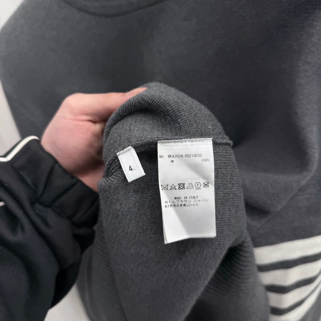 [4] 톰브라운 밀라노스티치 니트 그레이 상품이미지5