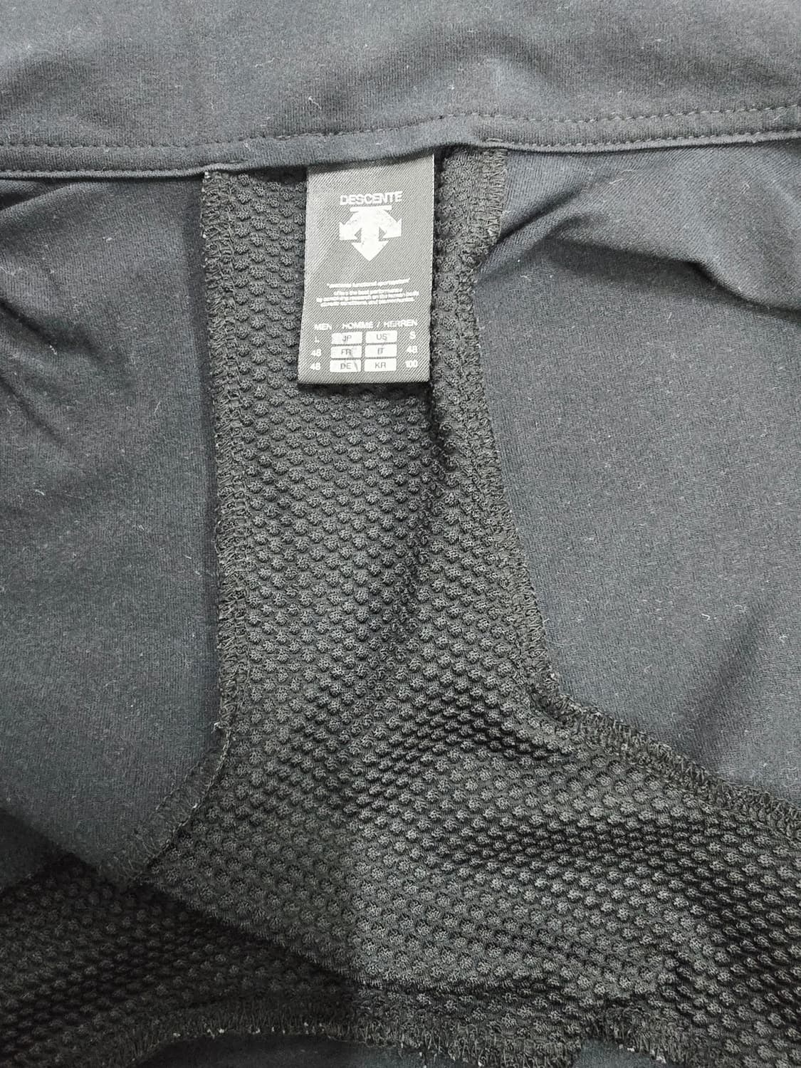 데상트 블랙 메쉬 트랙 자켓100 상품이미지8