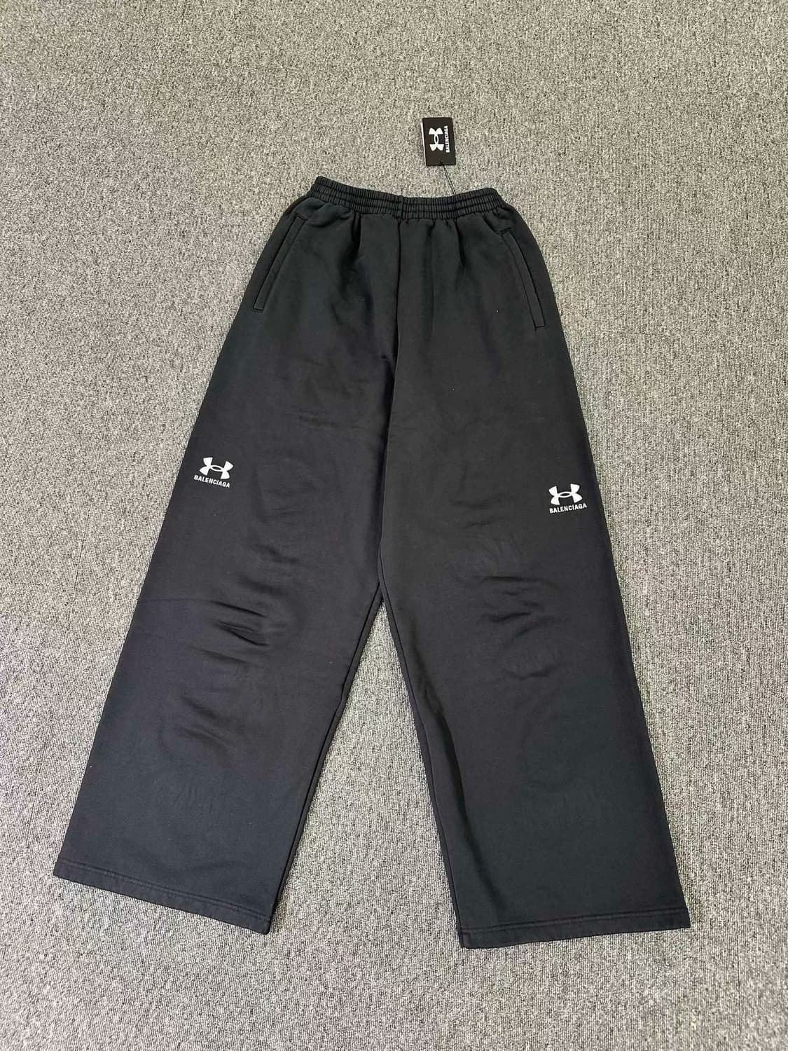 발렌시아가 x 언더아머 배기 스웨트 팬츠  상품이미지1