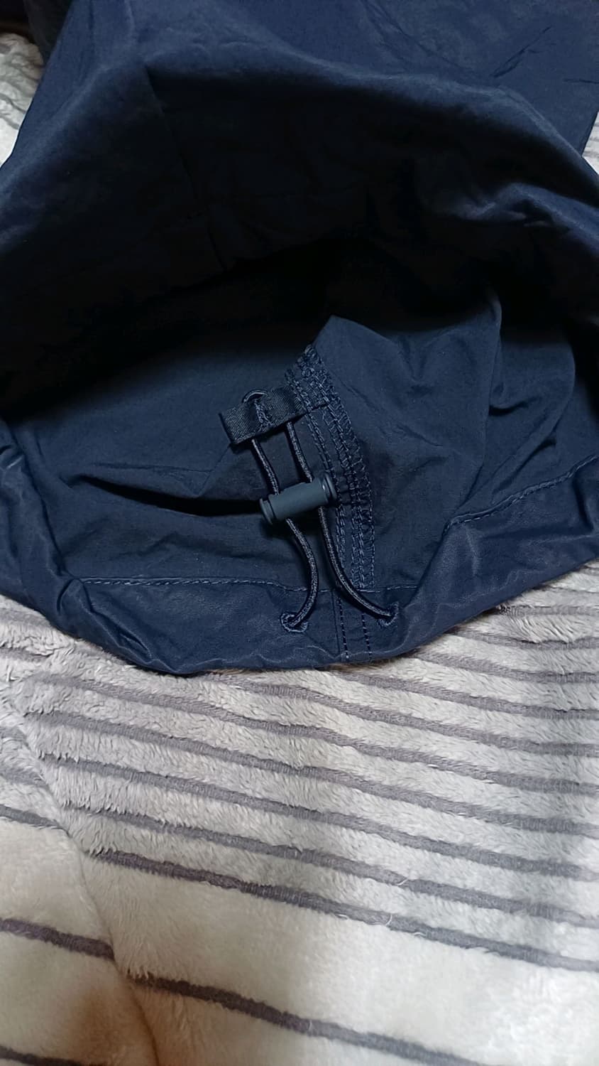 유니클로 JW앤더슨 와이드 나일론카고팬츠 S 기장95 상품이미지9