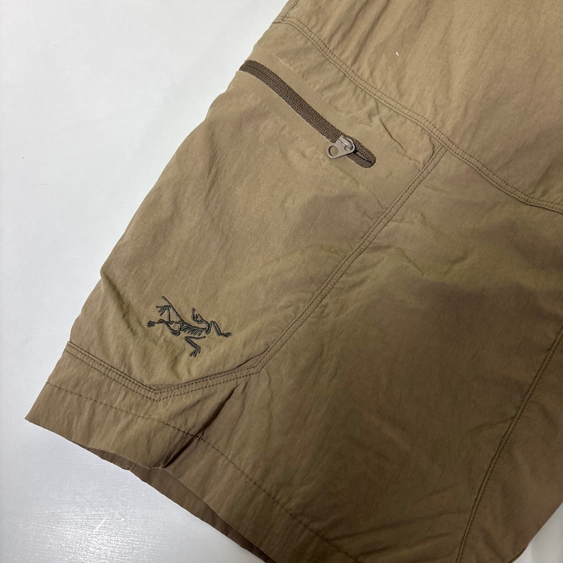 우먼M-L 아크테릭스 베이지 포켓 반바지 상품이미지2