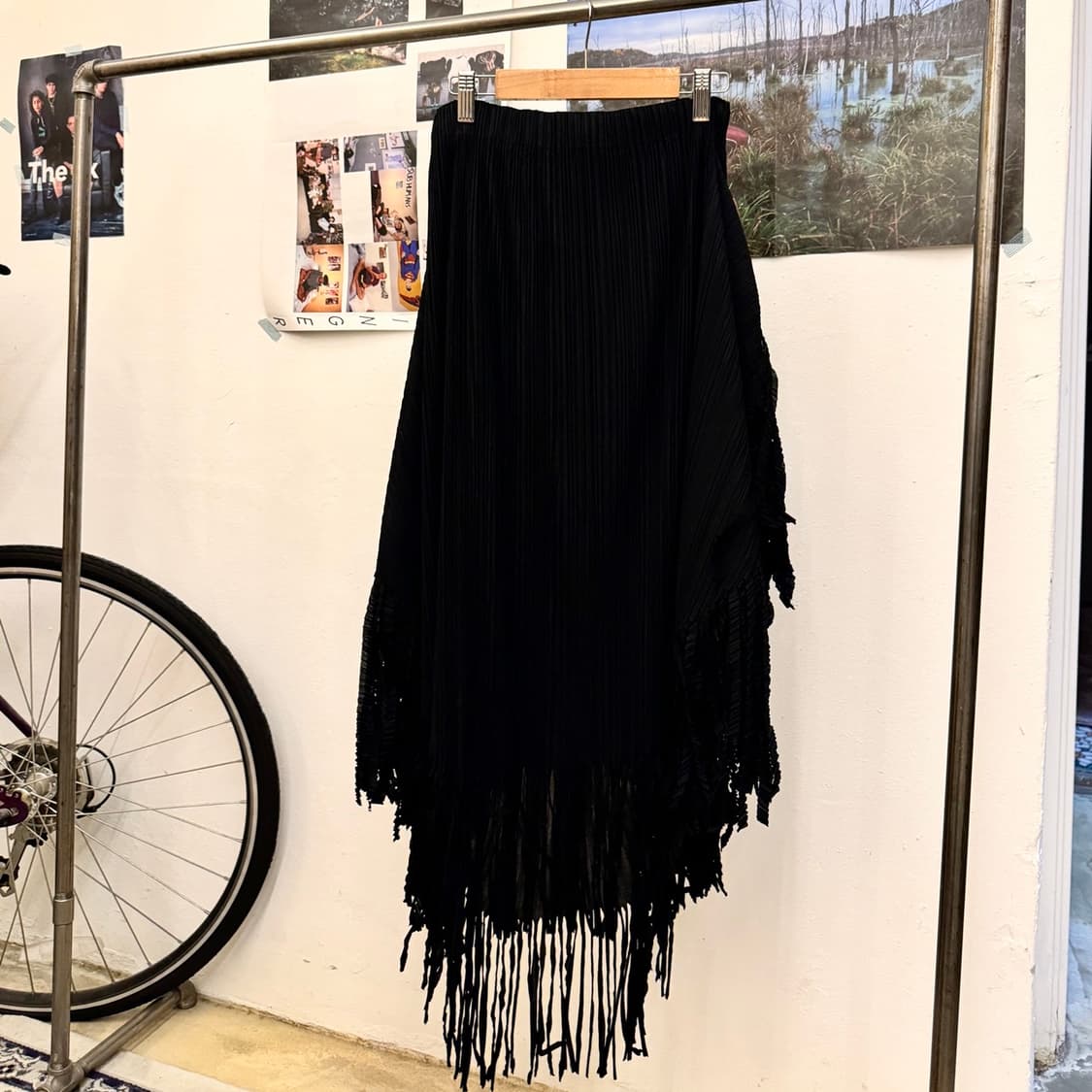 이세이미야케 화이트라벨 플리츠 프린지 롱스커트 블랙 상품이미지3
