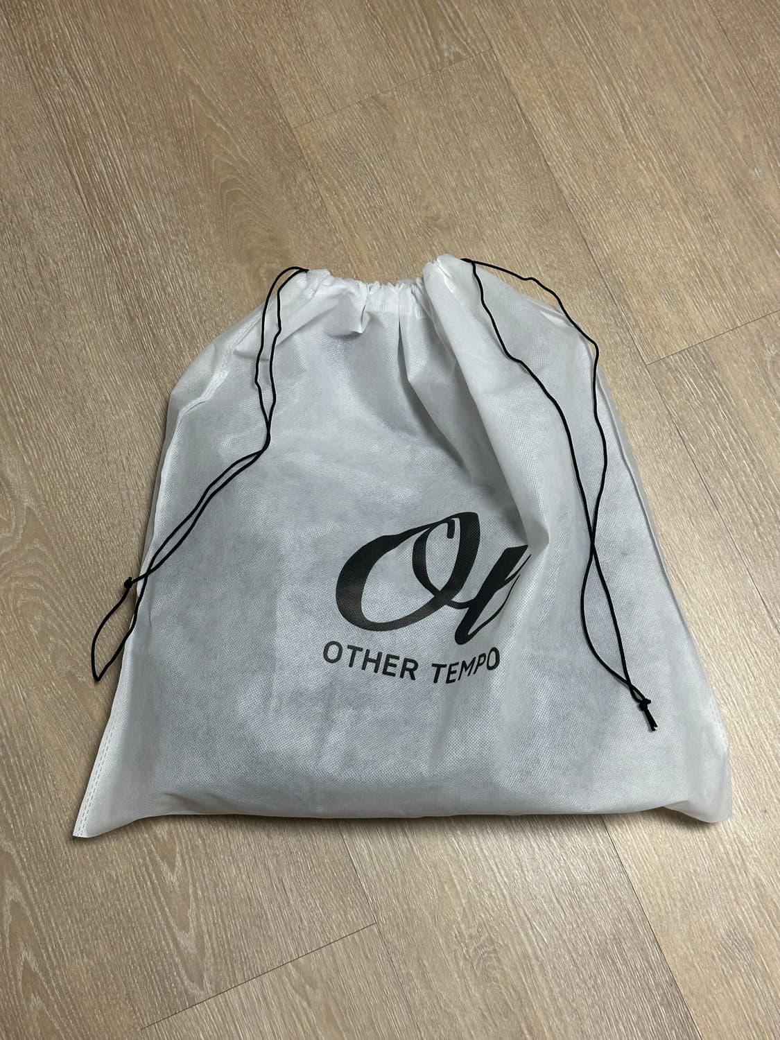 아더템포 아르코 블랙 숄더백 상품이미지4