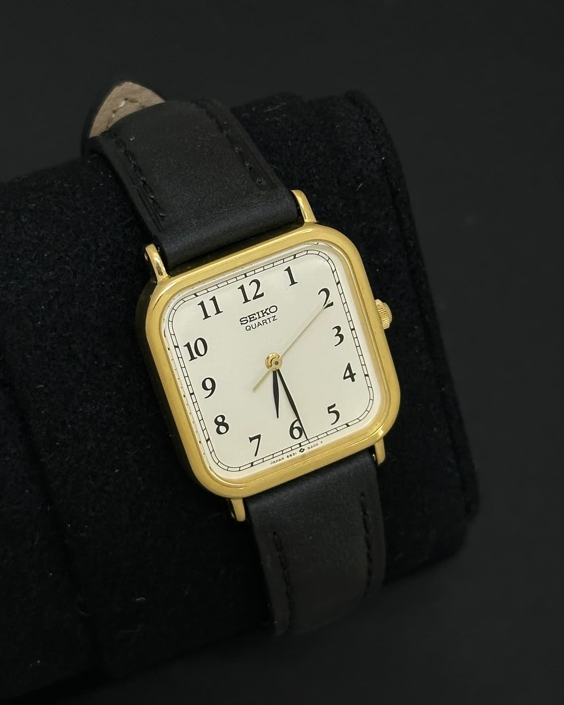 세이코 탱크 골드 베젤 쿼츠 시계 상품이미지1