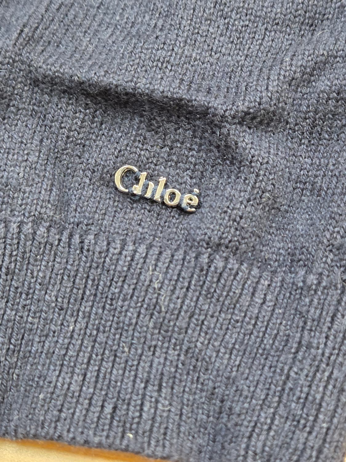 끌로에 키즈 네이비 가디건 사이즈 10입니다. 목 부분 큐빅 장식이 고급 상품이미지2